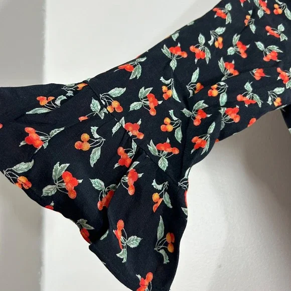 H&M Womens Cherry Print Wrap Top V-Neck 3/4 Bell Sleeves Size 2 - Picture 5 of 7